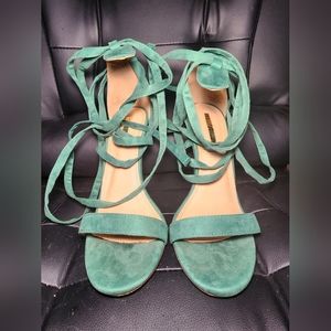 Liliana Green Leg Wrap Heels size 10M